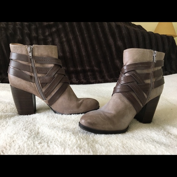 Sofft Leather Ankle Booties - Picture 2 of 3